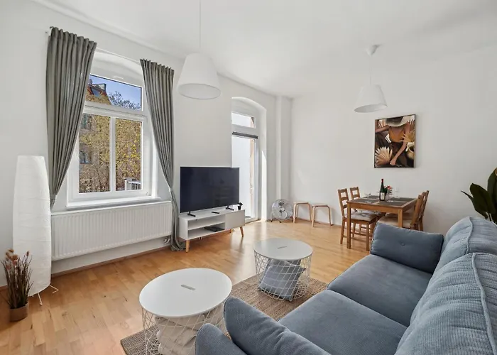 Helle Altbauwohnung 3 Zimmer & Balkon - Nahe Tu & Zentrum